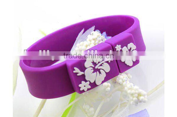 2013 the high quality and the newest bracelet design silicone USB flash driver