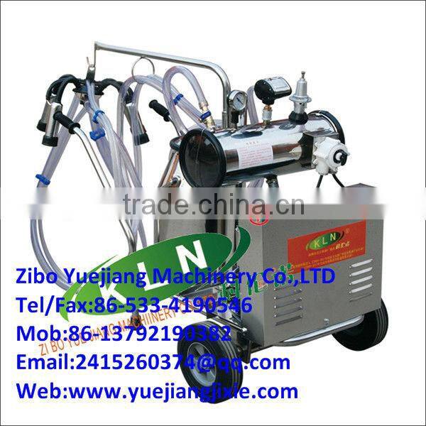 milking machine working with vacuum pump