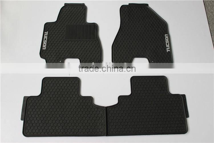 connected rear pieces with buttons for Hyundai Tucson custom car mat