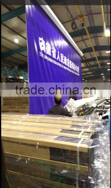 Scraping white plastic Manual screen wall mount touch projection screen