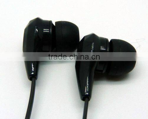 2016 A101 latest stylish with strong bass plastic headphone /earphone 3.5mm Jack