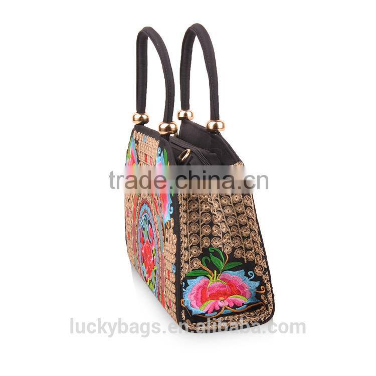 2016 Hot sell woman fashion handbag with wooden beads bag embroidery handbag vanity