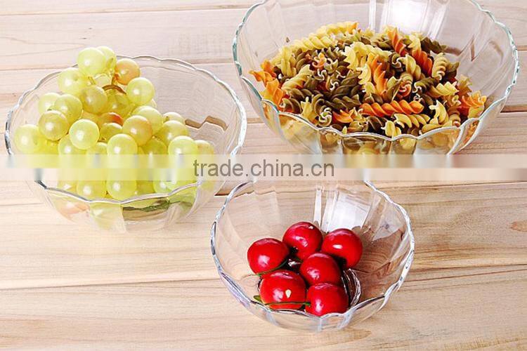 Flower shaped round glass bowl for soup