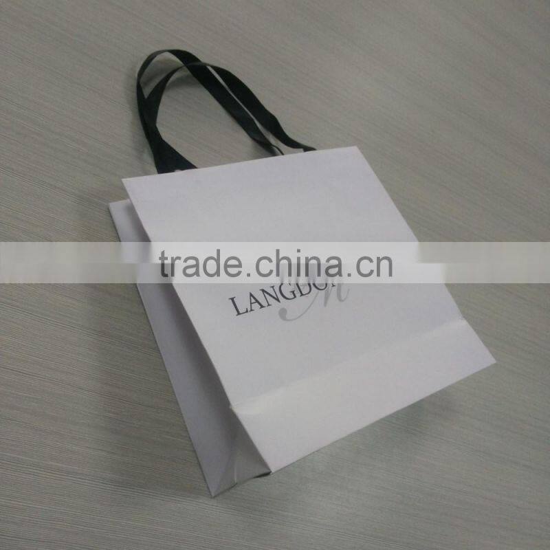Shenzhen China supplier ribbon handle gift box bags