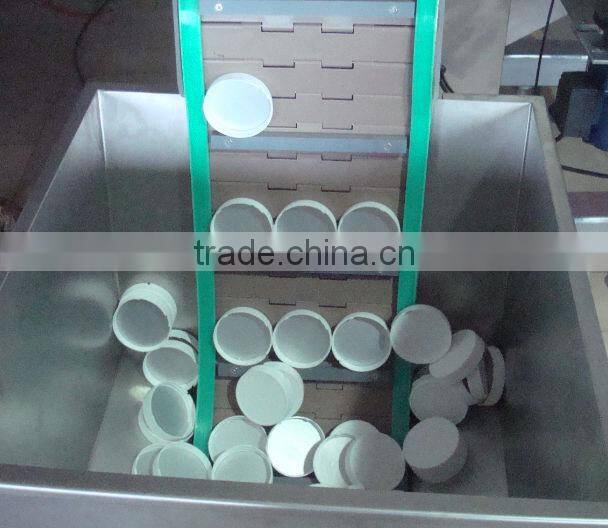High performance automatic in-line capping machine with cap elevator