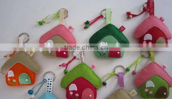 hot 2017 best selling new product decorative custom handmade fabric china supplier felt house shaped keychain