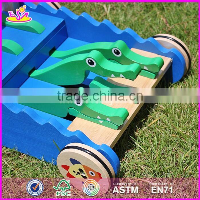 2017 New design cartoon crocodile wooden push along toys for toddlers W16E059