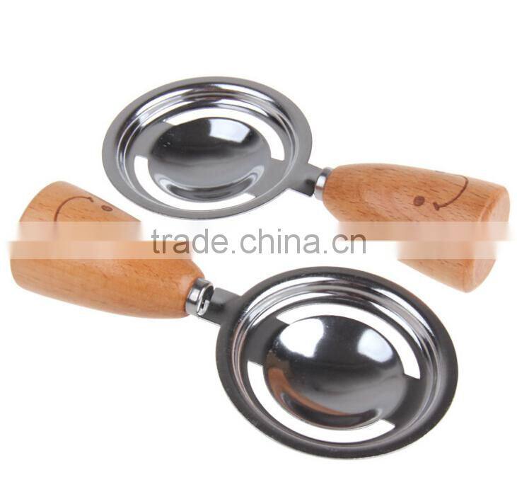 S5132 wooden handle smiling egg white separator