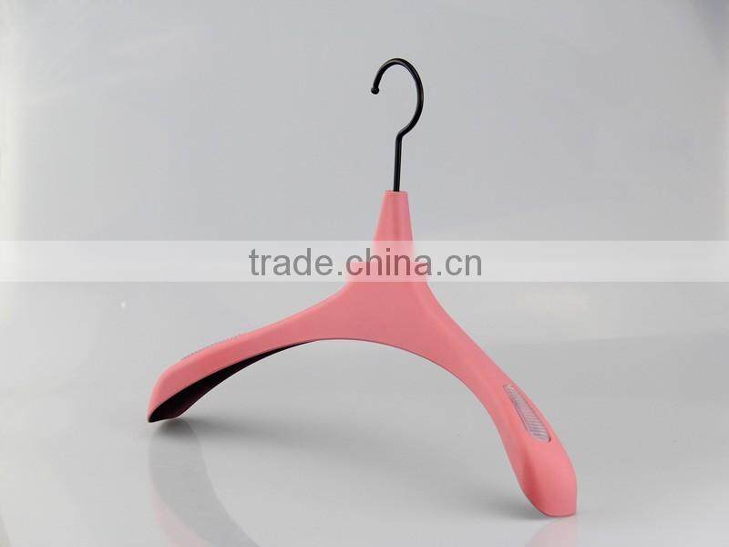 pink plastic hanger with rubber coated for high end clothes