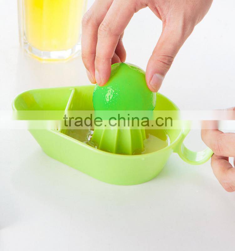 Plastic material food grade cheap simple creative orange squeezer wholesale