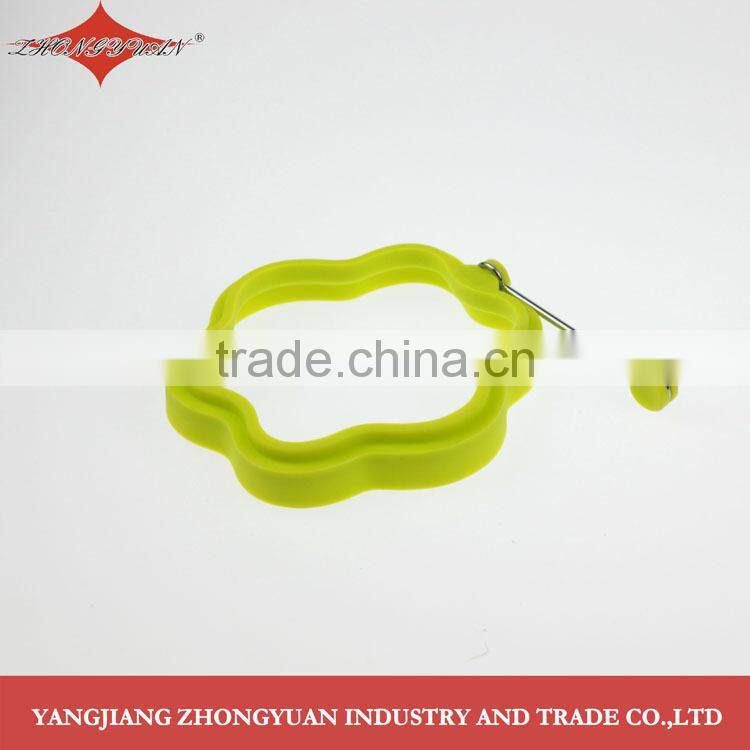 Silicone egg rings heart and flower shape with knock down handle