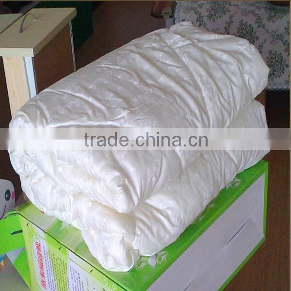 Luxury quilted silk fabric bedding set/polyesster printed quilt