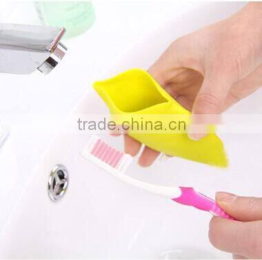 Creative Portable Silicone Maple Leaf Shape Pocket Cup for Camping Hiking Home Use