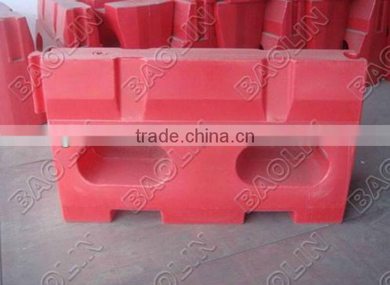 Overlap plastic water filled road block