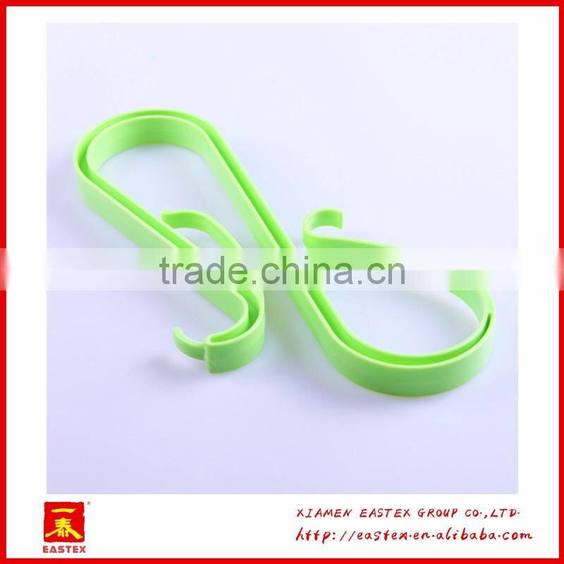 Extra strong and multipurposed S shaped quilt and pillow fixation hanger hook