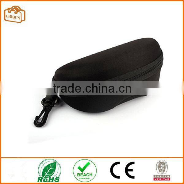 Fashion Portable Carabiner Eye Glasses Sunglasses Hard Case Protector Box (Black)