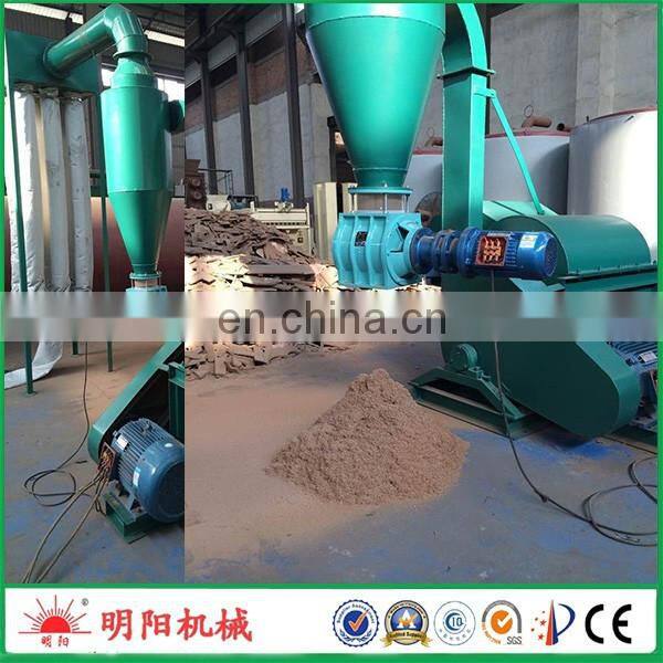 Hammer mill for wood and straw with cyclone