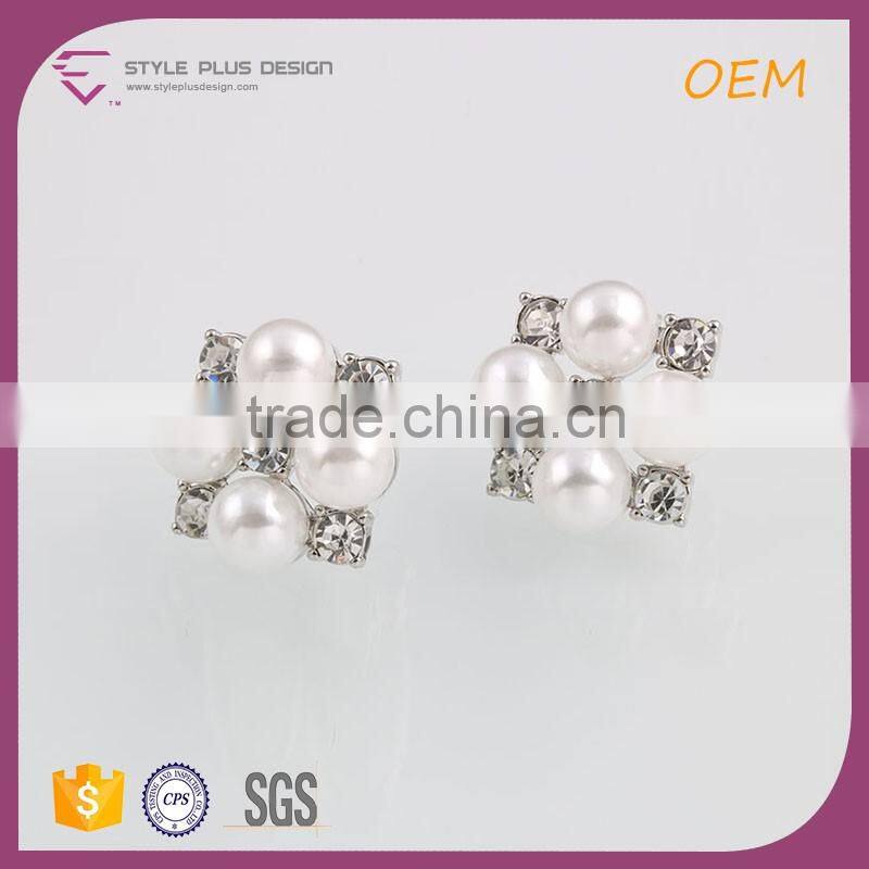 E77998K01 Silver Earring Stud Fingings From Pearl Updated Collection