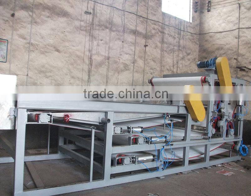Belt sludge dewatering machine