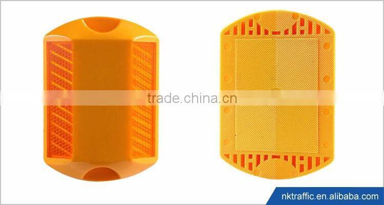 High quality lowest price plastic reflective road stud