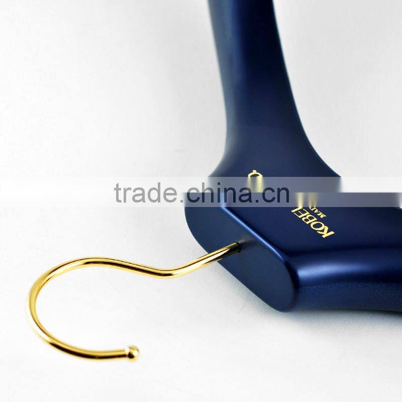 Japanese Durable Plastic Luxury Suits Hanger for Luxury Sports Wear