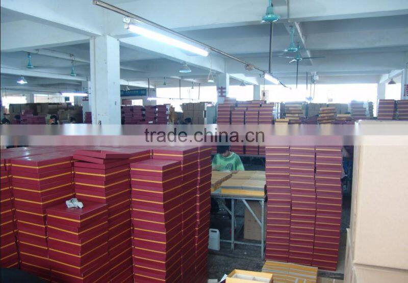 Popular leather wood wine box with a spring loaded hinge