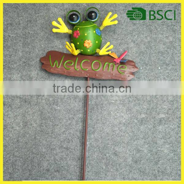 Cute Frog Garden Stake Wrought Iron Metal Material With A Welcome Sign For Garden Decoration