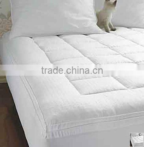 Fashionable goose feather mattress topper