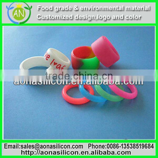 Debossed fashion silicone finger ring with color filled|2013 new fashion Silicone finger ring for promotional products