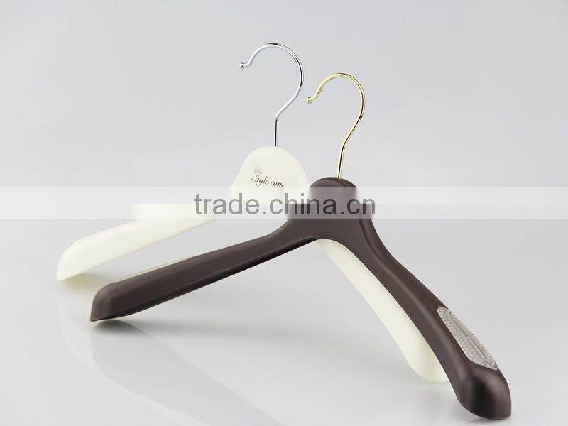 IMY-480 black senior plastic top hanger for wholesale jacket hanger