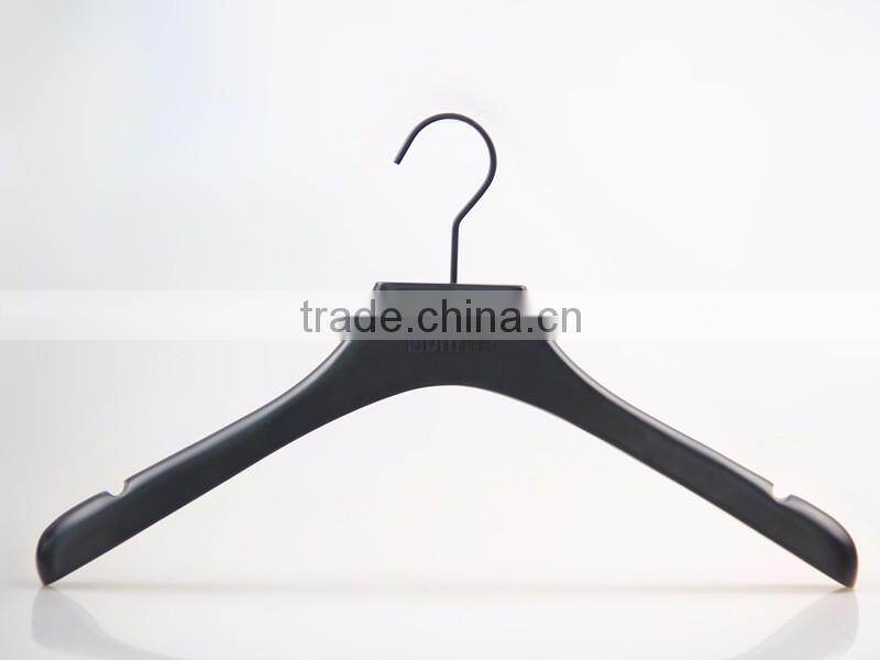 CY-652 Manufacturer Provide custom luxury wooden coat hanger with trouser clip