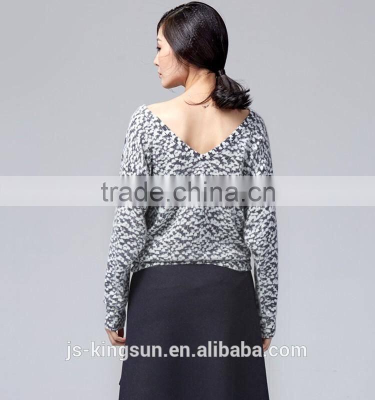 Woman's V neck pollver printed sweater