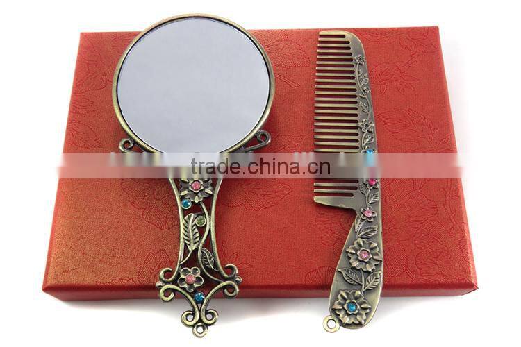Handle Mirror with comb set