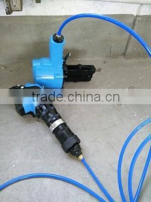 disconnect-type pneumatic metal baling press