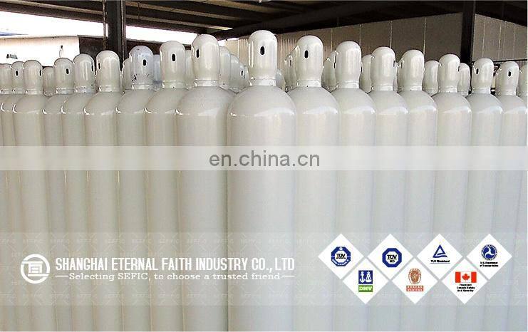 filling oxygen gas cylinder
