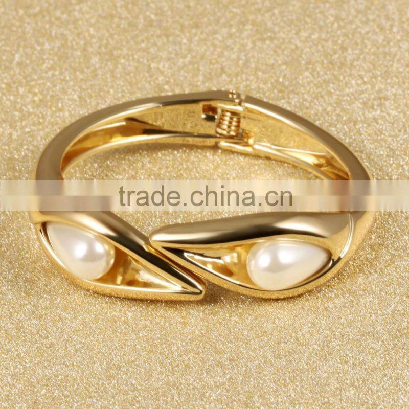 new products 2016 innovative design women jewelry expandable gold bangle claw bracelet with pearl