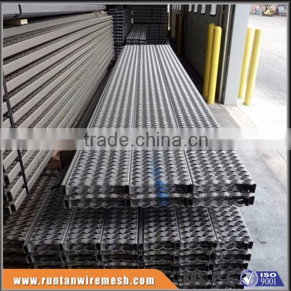 Hot dipped galvanized Diamond perforated grip strut safety grating (Trade Assurance)