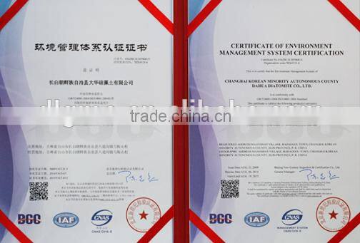 Diatomite filter aid for coal tar oil