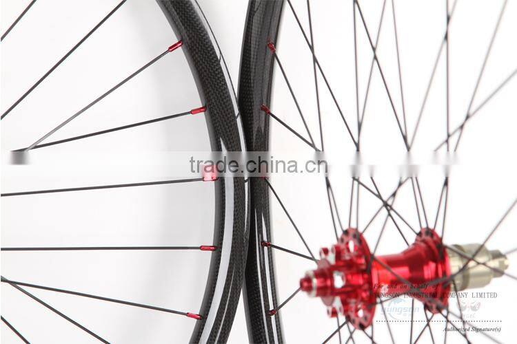 Good quality 700C*38mm Carbon Fiber Wheelset is suitable for the road bike