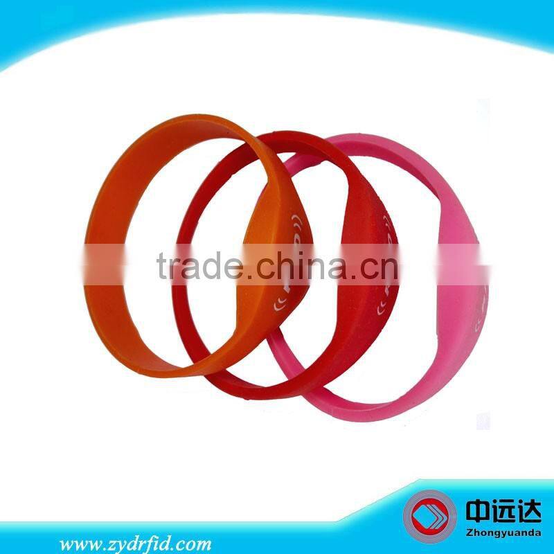 UHF Silicone RFID wristband for water park