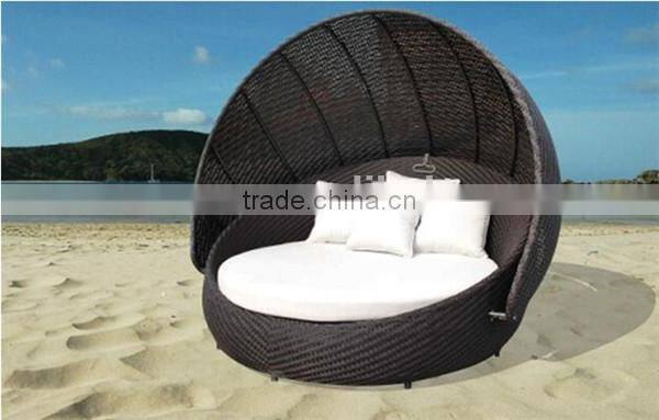 Outdoor rattan egg bed