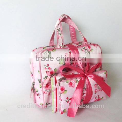 High Quality Large Capacity Outdoor Hanging Wash Bag