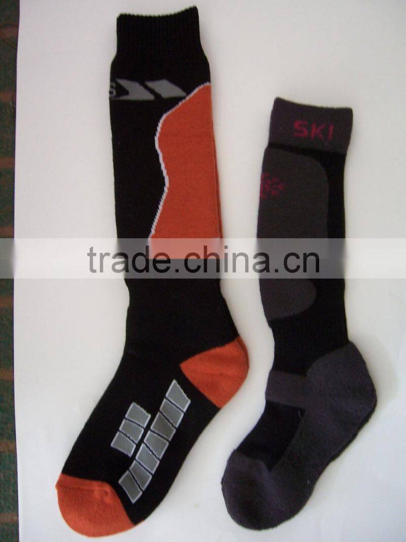 Jacquard combed cotton socks for men