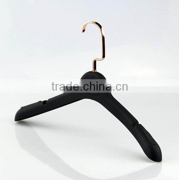 fashion high end plastic hanger anti-slip rubber hanger for clothes