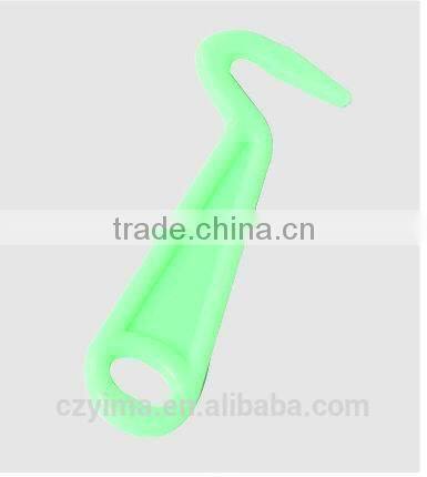 12 pcs plastic horse dandy brush in display box /assorted color