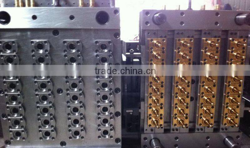 Automatic plastic cap injection molding machine