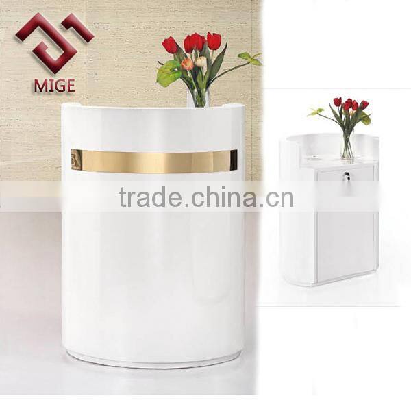 middle size high end modern white counter table