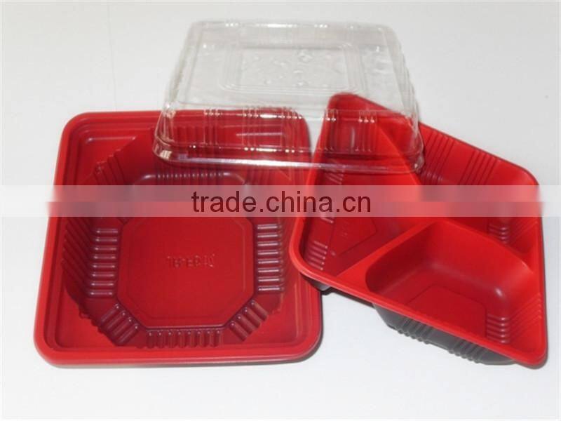 Packaging containers