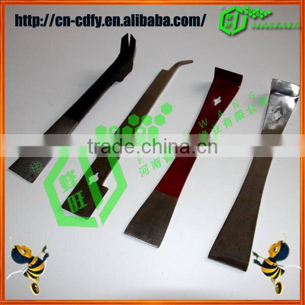 Plastic handle scraper