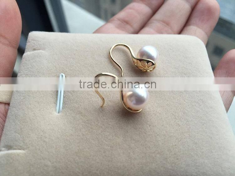 beautiful 4.5-5 mm Akoya pearl earring